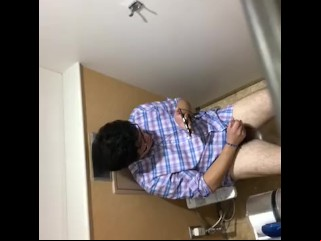 ノンケ中年リーマンが仕事中にオナニー3